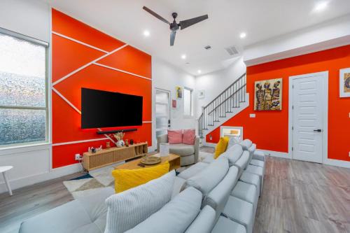 Modern 3-Bedroom Home with Backyard Fun in Houston