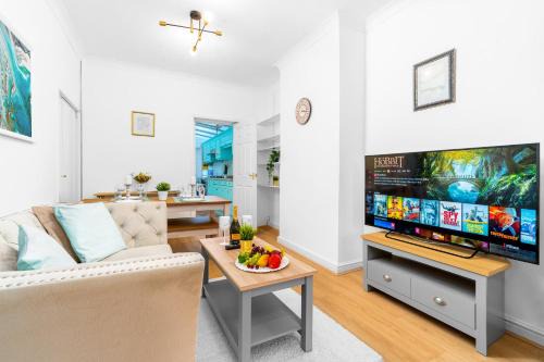 Modern 3 Bedroom House - Harborne - Parking - Garden - Wifi & Netflix 122G