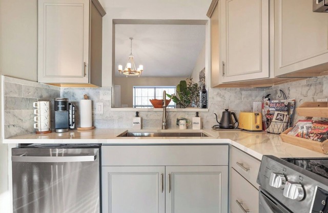 Modern 3 bedroom ranch located minutes from Grand Park!