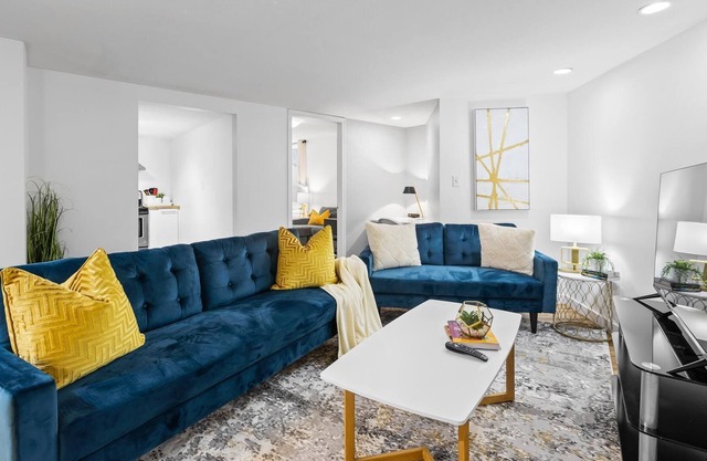 Modern 3 Bedroom Suite with hot Tub