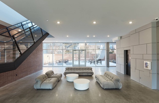 Modern 3 BR Loft -shared Deck - gym - Mins to NYC