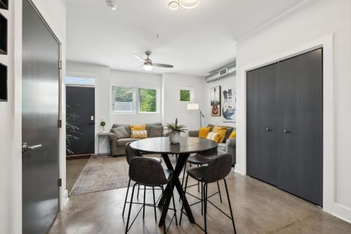 Modern 3-Story Townhome w Rooftop & City Views