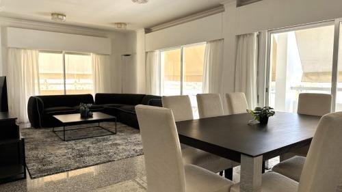 Modern 3BDR Top Floor Lux Suite Balcony