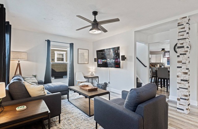 Modern 3BDRM Near Downtown & MSU w/Game Room