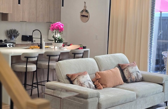 modern 3bedroom townhome in the Heart of Dallas Downtown New Build w/Jacuzzi, EV