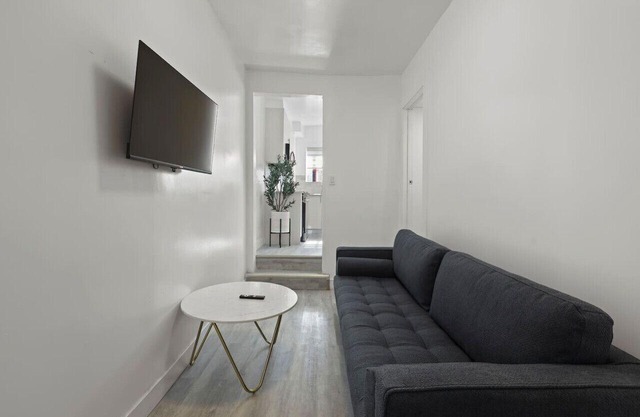 Modern 3BR Gem in Montreal's Gay Village, Perfect for Exploring the City