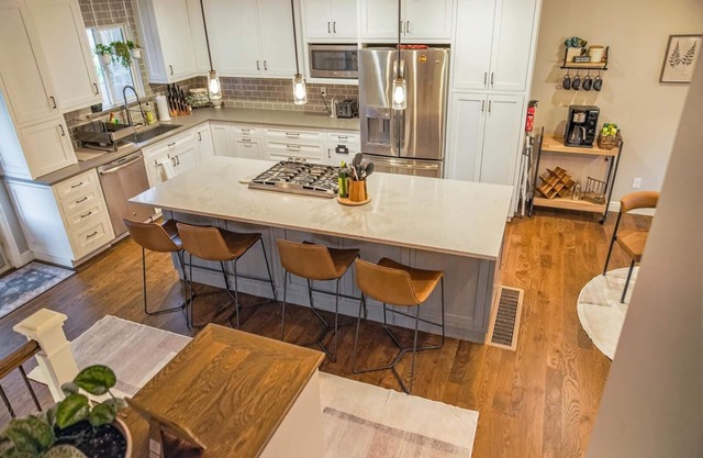 Red Rocks Getaway House: 3 Bedroom + Backyard Oasis + Chef Kitchen