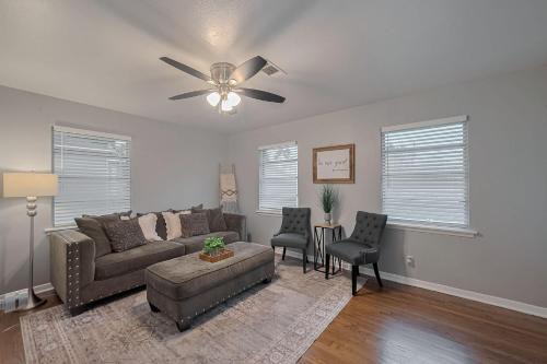 Modern 3BR Home in Spring Branch