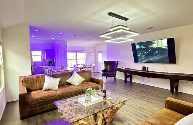Modern 3BR Home Sleeps 10 Pool Near COTA & Austin