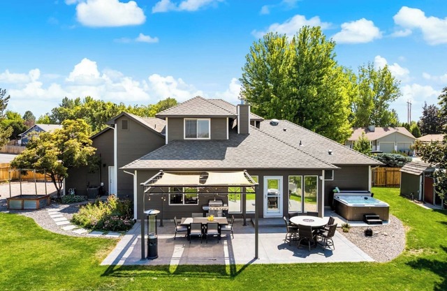 Modern 3BR + loft retreat with hot tub, fire pit, and stunning city/mountain views