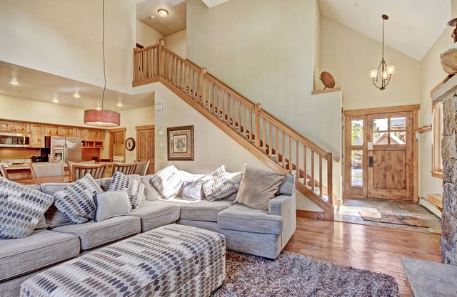 Modern 3br Mountain - Winter Escape Mins To Slopes 3 Bedroom Townhouse by RedAwning