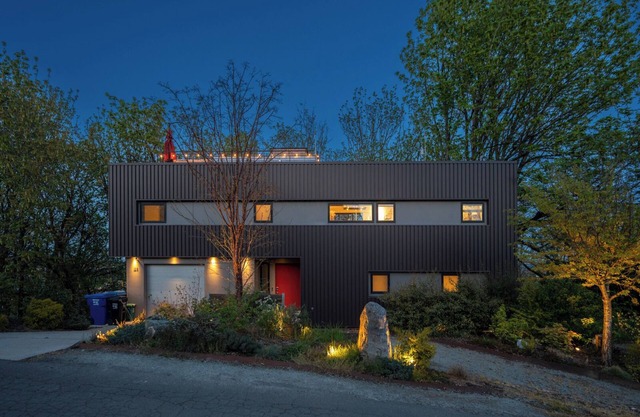 Modern 3BR Retreat w/ Rooftop Hot Tub, Firepit & City Views