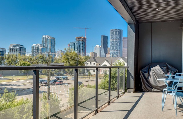 Modern 3BR unit in the heart of Calgary