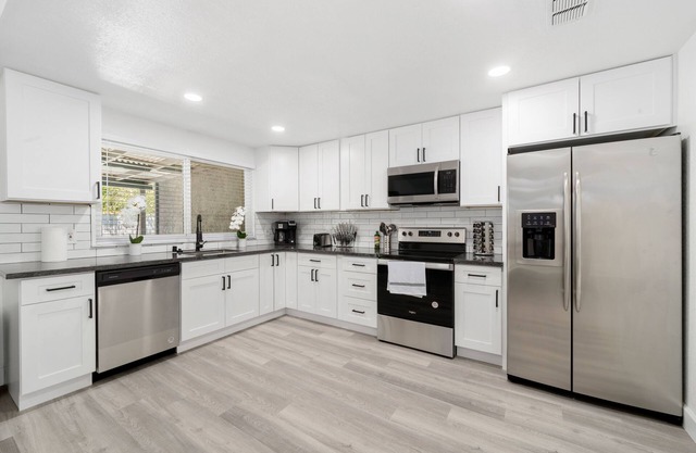MODERN 4 BED 2 BATH GIGANTIC LUX HOME W/ POOL