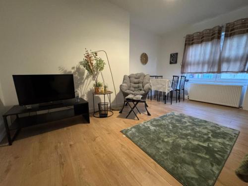 Modern 4 Bed Home, Free Parking in Hartlepool town