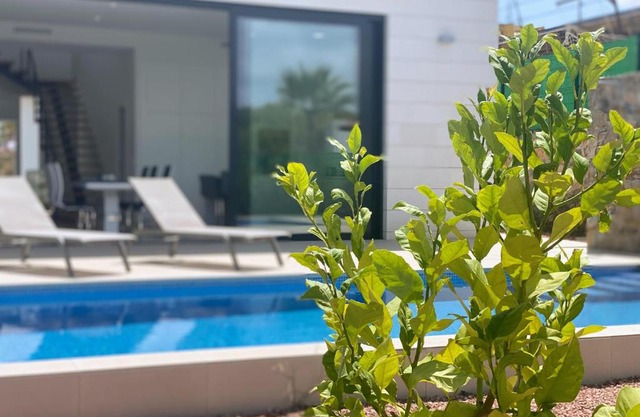 Modern 4 Bed Villa with Pool at Las Colinas LC1