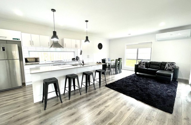 Modern 4 Bedroom 🌿 Tranquil Home