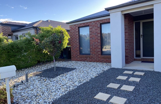 Modern 4-Bedroom Home, Near Playground, Lake & Nature Trails, Minutes to Bendigo