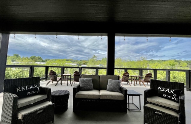 Modern 4 Bedroom Home with Captivating Roof Top