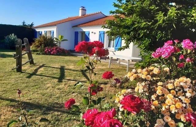 Casa amplia con jardín, WiFi y chimenea, cerca de la iglesia en Bouin
