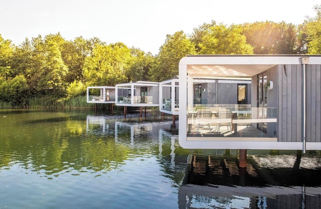 Modern 4-person lodge extending 12 metres over the water, with walk-in shower, designer kitchen and stunning lakeview terrace.