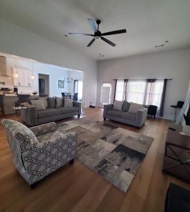 Modern 4BR 3BA Family Retreat Douglasville