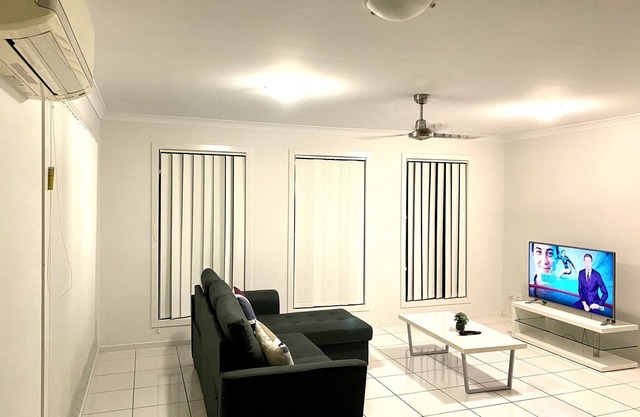 Modern 4BR house near Airport