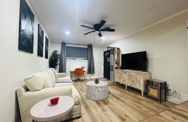 Modern 4BR in Midtown Near Medical Center & Museum
