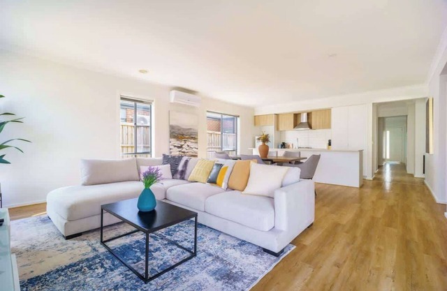 Modern 4BR near Parks & Shops Family Friendly