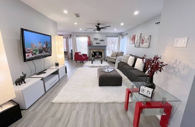 Serene 4BR Home in Peaceful Sugar Land – Perfect for Families, Professionals