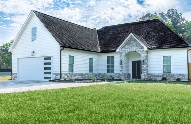 Modern 4BR Retreat