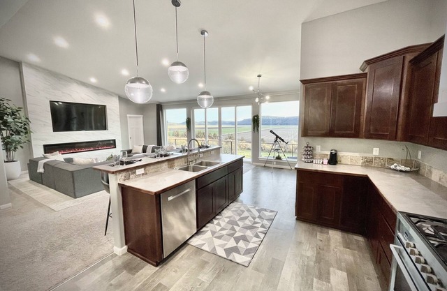 ⭐️ Modern 4BR W/ View - Crater Lake National Park - Running Y Resort ⛳️ House