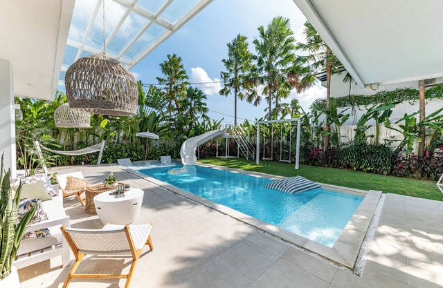 Modern 5 Bedroom Luxury Villa in Canggu - Sleeps 11