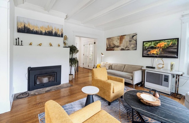 Modern 1910 Family Farmhouse W/ Stunning Mountain VIEWS! Minutes to Belleayre