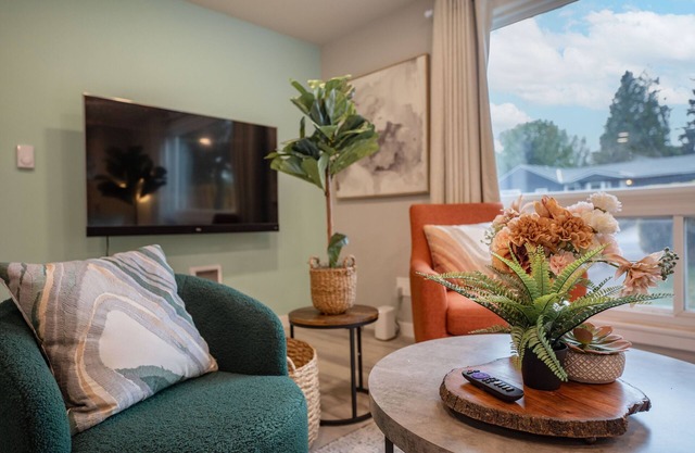 Modern 5B+3B Remodeled Home with BBQ + Backyard