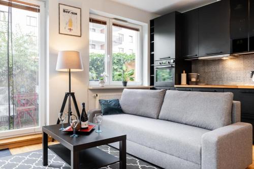 Modern 70m Apartment With Private Garden Metro
