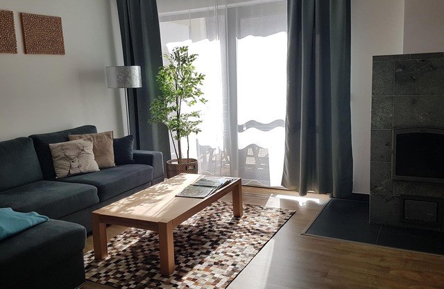 ¡Apartamento moderno de 75 m² para 2 a 5 personas con chimenea y hermosas vistas a la montaña!