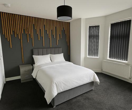 Modern 8-Room Ensuite House with Shared Lounge and Kitchen