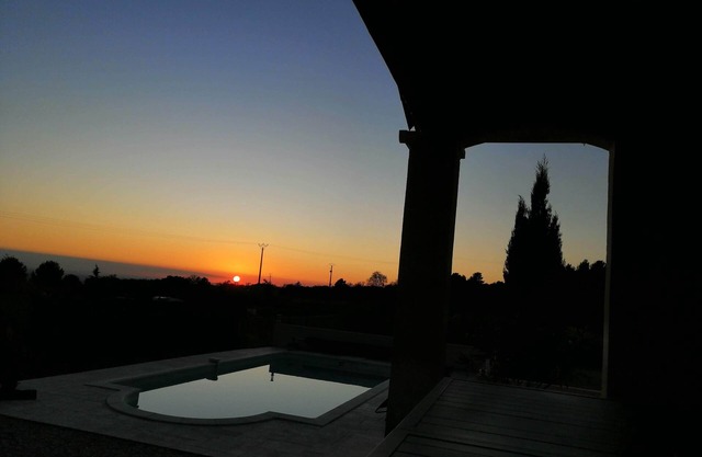 **** modern, air-conditioned single storey house with private pool + garden