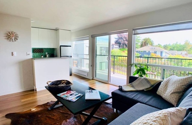 Modern, airy and bright, this private apartment sits on the top of Queen Anne hill.