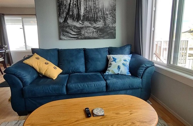 Modern and Bright 2 Bedroom Suite