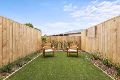Modern and Bright Auckland 2 Bed