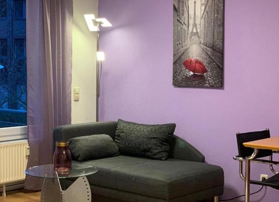 Modern and central, near Rhein & museums, fully furnished