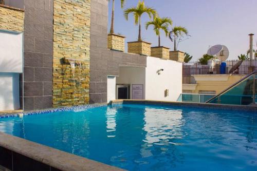 Modern and centric Apartment with pool and gym at Downtown