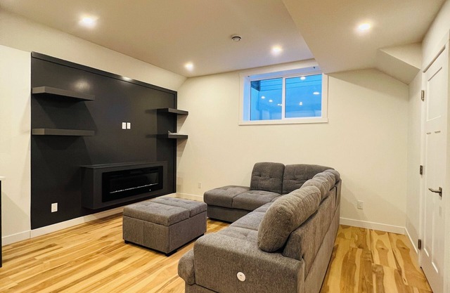 Modern and Comfortable Basement Suite – Minutes from Downtown!