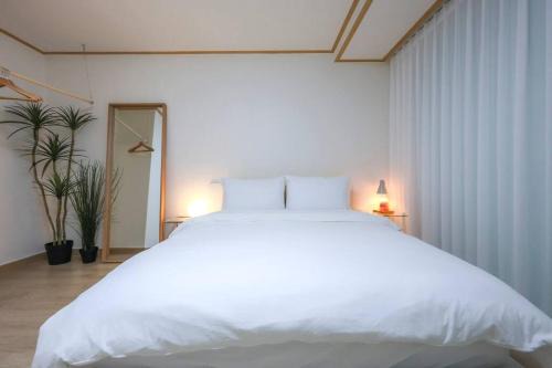 Modern and Comfy House/Hongik St. Exit 2 10min