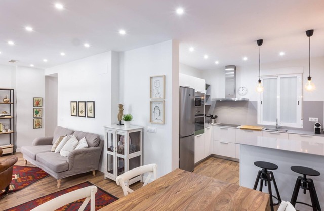 Moderna y actual apartamento ideal para 5 personas al lado del Parque Retiro