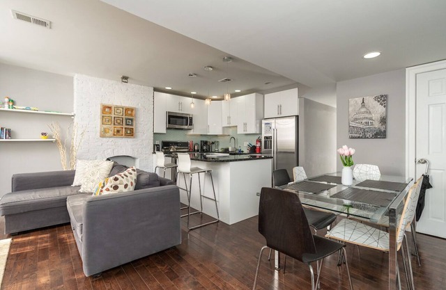 APARTAMENTO RENOVADO E HISTÓRICO SHAW! CAMINATA AL METRO Y AL CENTRO DE CONVENCIONES DE DC