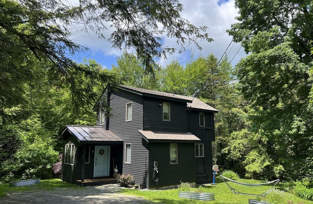 Modern and Cozy retreat minutes from Stratton mt.