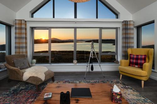 Modern and Dog Friendly Holiday Home with Sea Loch Views